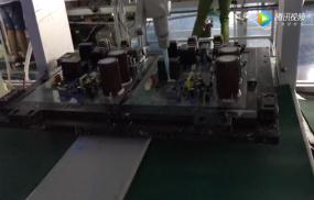 全自動(dòng)硅膠點(diǎn)膠機(jī)固定元器件